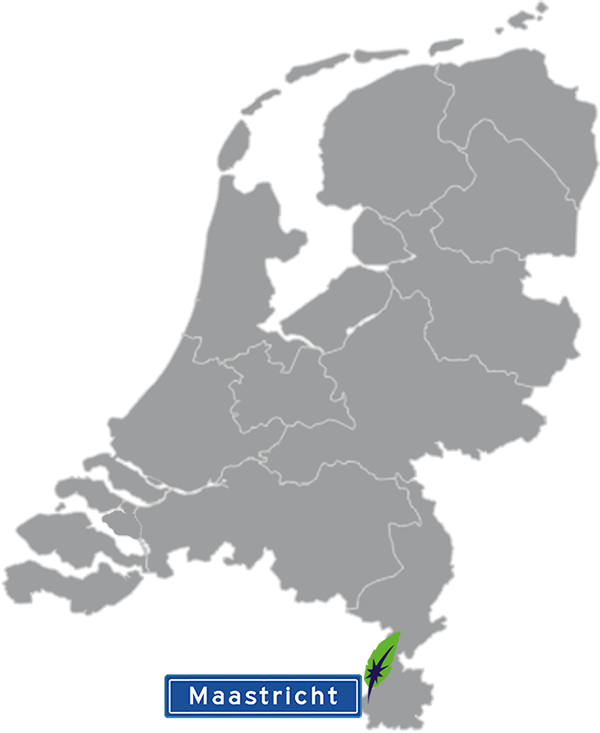 Landkaart Nederland grijs - locatie Dagnall Taleninstituut in Maastricht - aangegeven met blauw plaatsnaambord met witte letters en Dagnall veer - op transparante achtergrond - 600 * 733 pixels